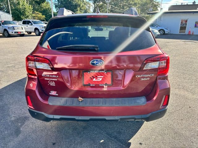 Pre-Owned 2017 Subaru Outback 3.6R Limited Wagon 4D - photo - 3