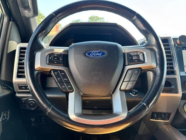 Pre-Owned 2019 Ford F150 SuperCrew Cab Platinum Pickup 4D 5 1/2 ft - photo - 33