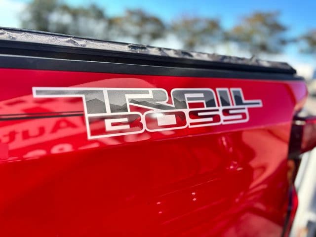 Pre-Owned 2020 Chevrolet Silverado 1500 Crew Cab Custom Trail Boss Pickup 4D 5 3/4 ft - photo - 11