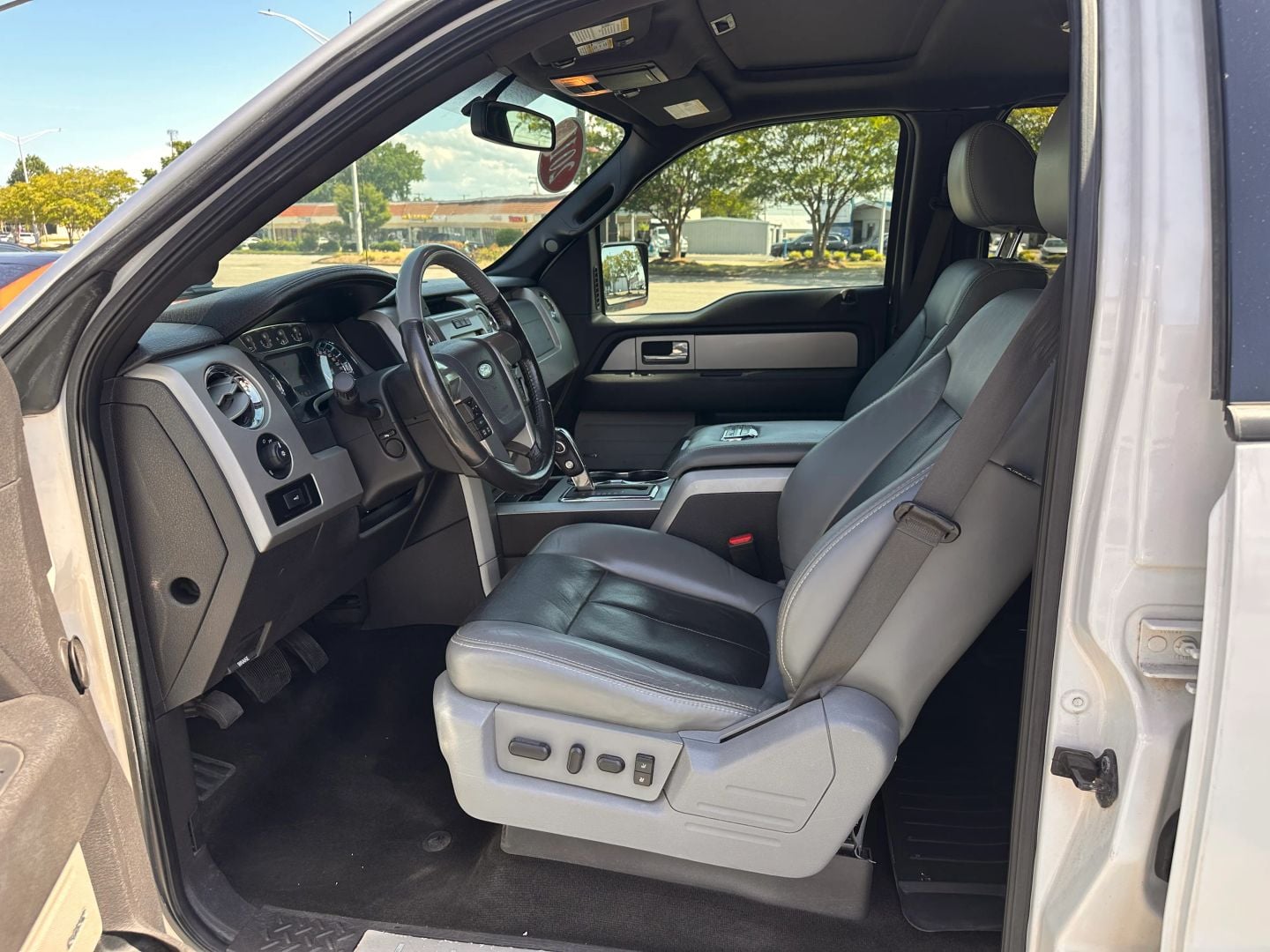 Pre-Owned 2011 FORD F150 SUPERCREW CAB LARIAT LIMITED PICKUP 4D 5 1/2 FT - photo - 11
