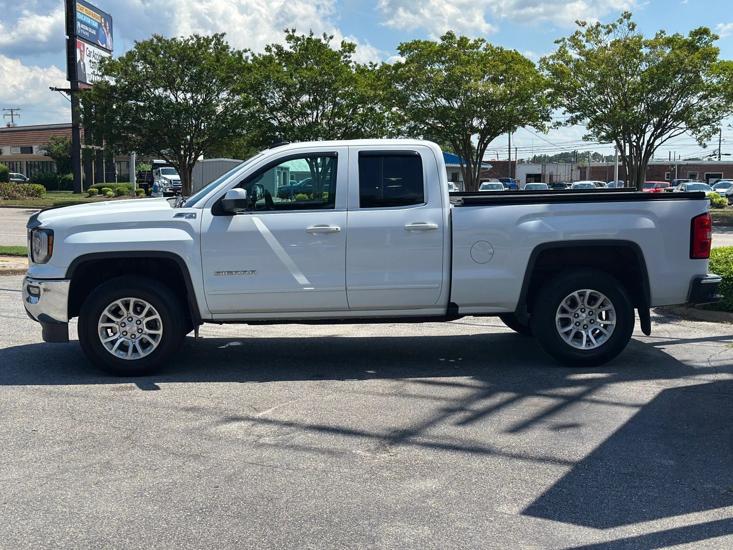 Pre-Owned 2017 GMC SIERRA 1500 DOUBLE CAB SLE PICKUP 4D 6 1/2 FT - photo - 6