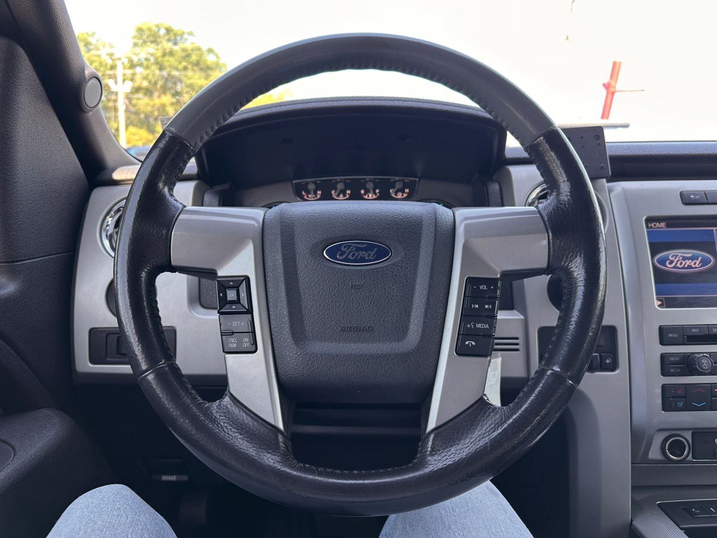 Pre-Owned 2011 FORD F150 SUPERCREW CAB LARIAT LIMITED PICKUP 4D 5 1/2 FT - photo - 28