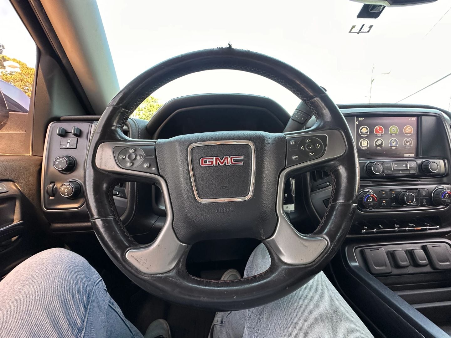 Pre-Owned 2015 GMC SIERRA 1500 CREW CAB SLT PICKUP 4D 5 3/4 FT - photo - 31