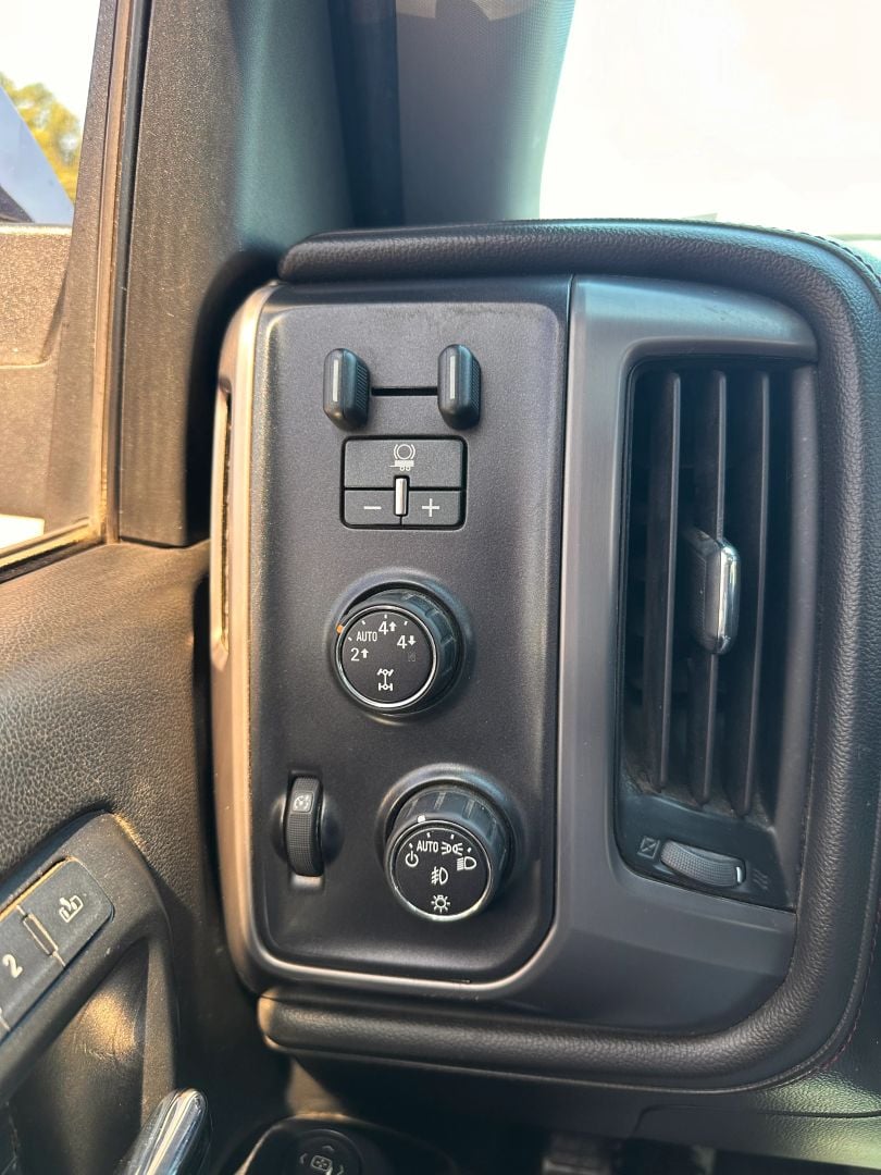 Pre-Owned 2015 GMC SIERRA 1500 CREW CAB SLT PICKUP 4D 5 3/4 FT - photo - 30