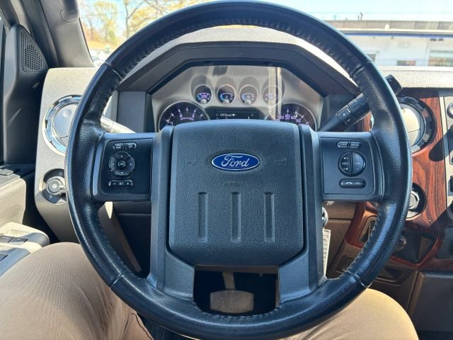 Pre-Owned 2012 Ford F250 Super Duty Crew Cab Lariat Pickup 4D 8 ft - photo - 24