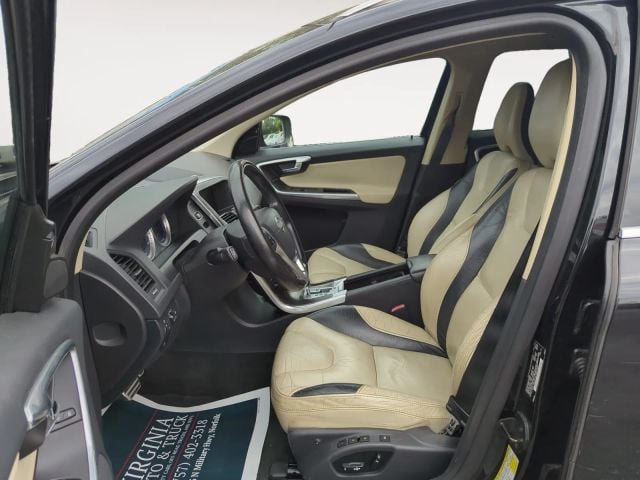 Pre-Owned 2012 Volvo XC60 T6 R-Design Sport Utility 4D - photo - 12