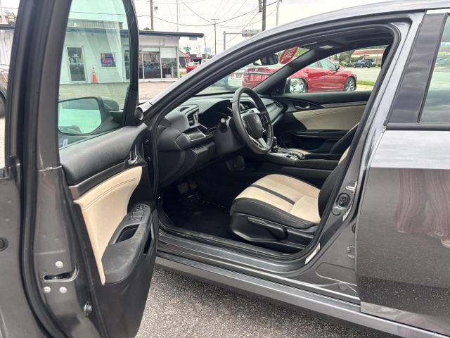 Pre-Owned 2018 Honda Civic EX Hatchback 4D - photo - 11