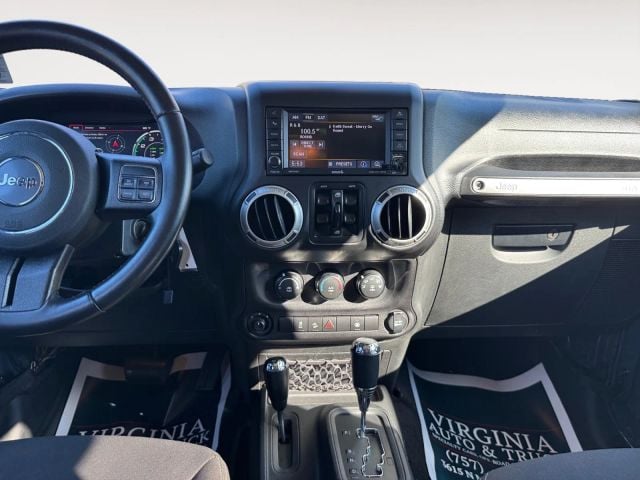Pre-Owned 2017 Jeep Wrangler Unlimited Rubicon Sport Utility 4D - photo - 10