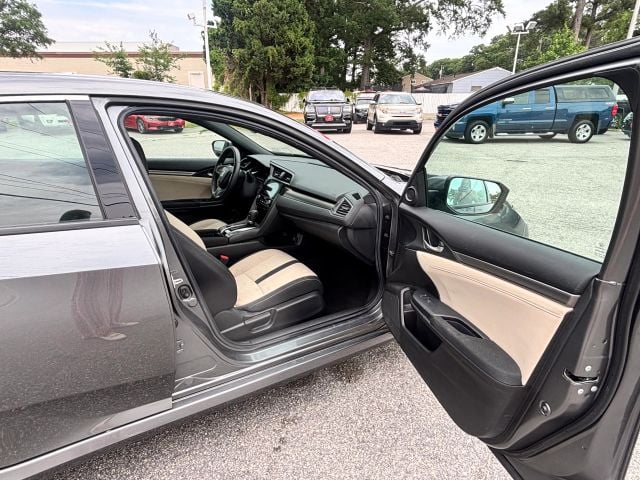 Pre-Owned 2018 Honda Civic EX Hatchback 4D - photo - 14