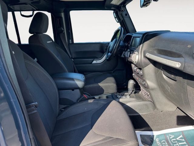 Pre-Owned 2017 Jeep Wrangler Unlimited Rubicon Sport Utility 4D - photo - 8