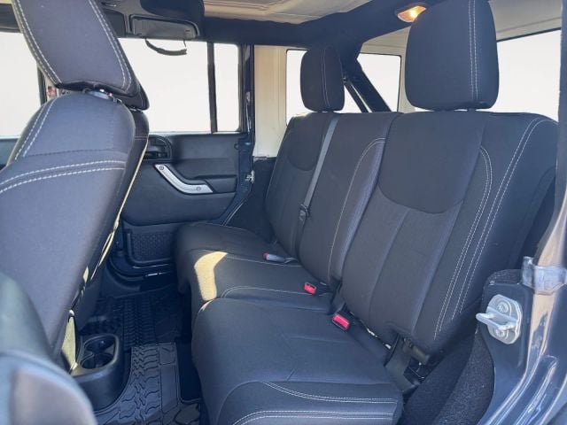 Pre-Owned 2017 Jeep Wrangler Unlimited Rubicon Sport Utility 4D - photo - 12