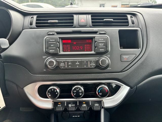 Pre-Owned 2015 Kia Rio LX Sedan 4D - photo - 16