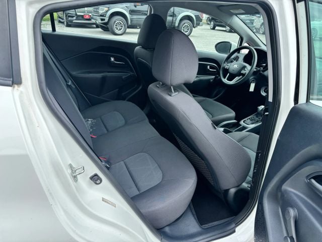 Pre-Owned 2015 Kia Rio LX Sedan 4D - photo - 13