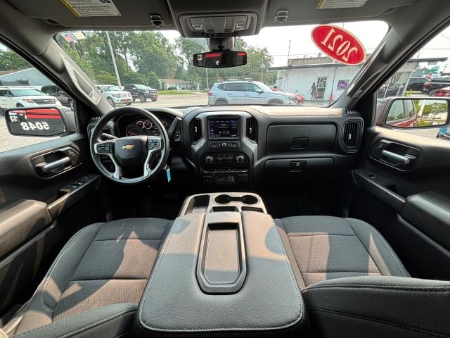Pre-Owned 2021 Chevrolet Silverado 1500 Crew Cab Custom Pickup 4D 5 3/4 ft - photo - 17