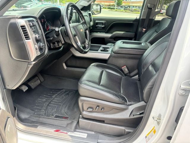 Pre-Owned 2018 Chevrolet Silverado 1500 Crew Cab Z71 LTZ Pickup 4D 5 3/4 ft - photo - 13