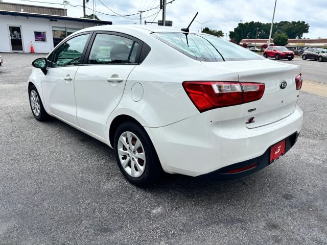 Pre-Owned 2015 Kia Rio LX Sedan 4D - photo - 4