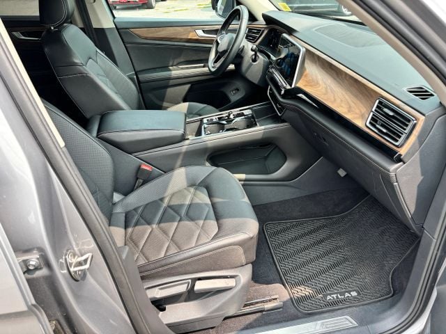Pre-Owned 2024 Volkswagen Atlas SE 4MOTION w/Tech Pkg Sport Utility 4D - photo - 12