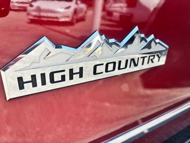 Pre-Owned 2017 Chevrolet Silverado 1500 Crew Cab High Country Pickup 4D 5 3/4 ft - photo - 12