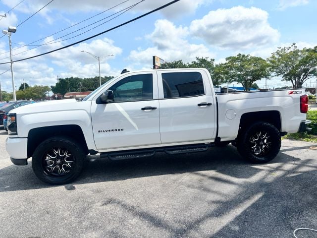 Pre-Owned 2018 Chevrolet Silverado 1500 Crew Cab Z71 LTZ Pickup 4D 5 3/4 ft - photo - 6