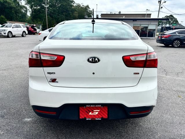 Pre-Owned 2015 Kia Rio LX Sedan 4D - photo - 3