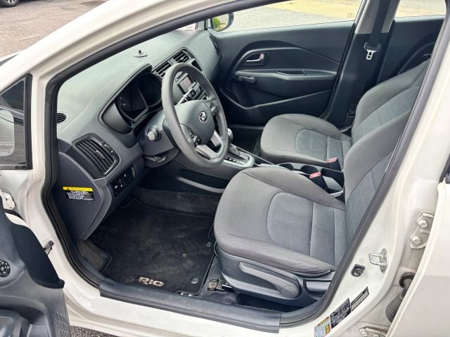 Pre-Owned 2015 Kia Rio LX Sedan 4D - photo - 9