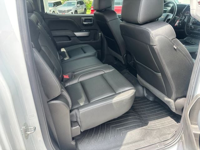 Pre-Owned 2018 Chevrolet Silverado 1500 Crew Cab Z71 LTZ Pickup 4D 5 3/4 ft - photo - 17