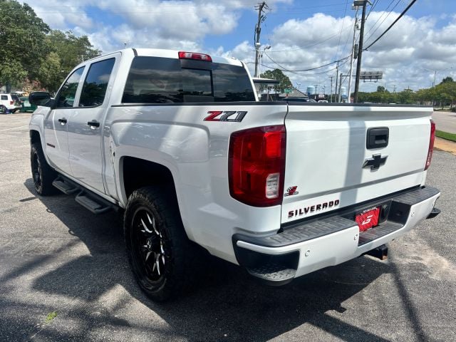 Pre-Owned 2018 Chevrolet Silverado 1500 Crew Cab Z71 LTZ Pickup 4D 5 3/4 ft - photo - 5