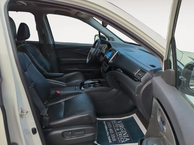 Pre-Owned 2017 Honda Pilot Touring Sport Utility 4D - photo - 15