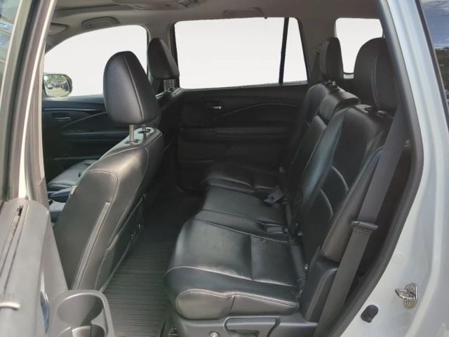 Pre-Owned 2017 Honda Pilot Touring Sport Utility 4D - photo - 16