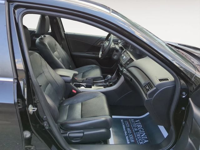 Pre-Owned 2017 Honda Accord Sport SE Sedan 4D - photo - 14