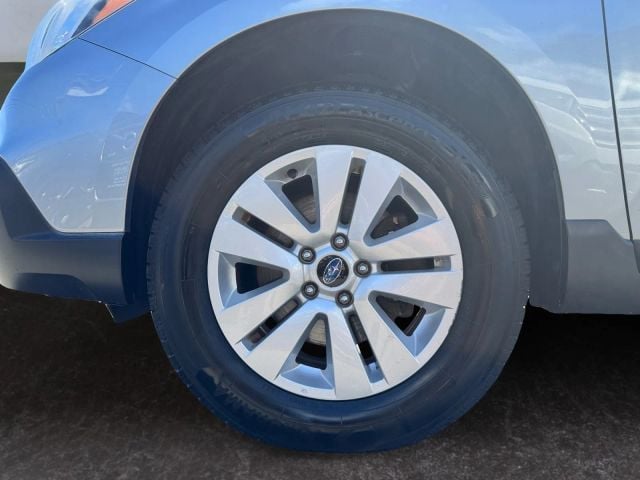 Pre-Owned 2017 Subaru Outback 2.5i Premium Wagon 4D - photo - 14
