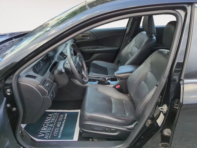 Pre-Owned 2017 Honda Accord Sport SE Sedan 4D - photo - 12