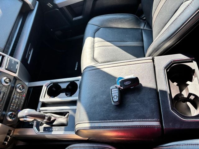 Pre-Owned 2019 Ford F150 SuperCrew Cab Platinum Pickup 4D 5 1/2 ft - photo - 26