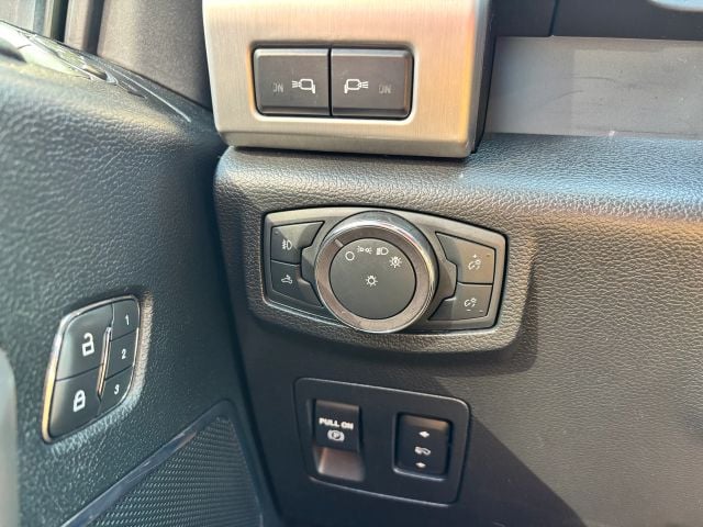 Pre-Owned 2019 Ford F150 SuperCrew Cab Platinum Pickup 4D 5 1/2 ft - photo - 32