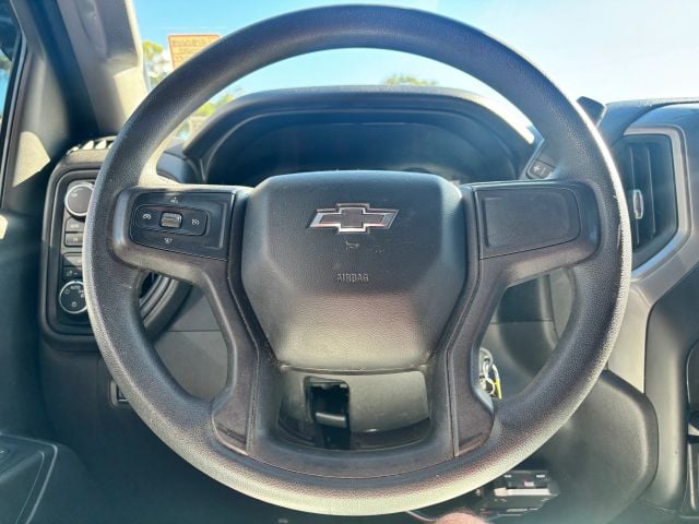 Pre-Owned 2020 Chevrolet Silverado 1500 Crew Cab Custom Trail Boss Pickup 4D 5 3/4 ft - photo - 29