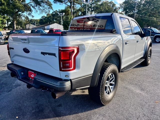 Pre-Owned 2017 Ford F150 SuperCrew Cab Raptor Pickup 4D 5 1/2 ft - photo - 2