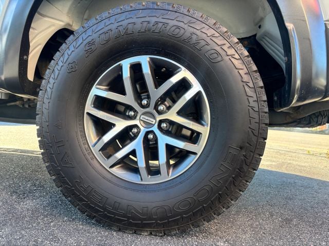 Pre-Owned 2017 Ford F150 SuperCrew Cab Raptor Pickup 4D 5 1/2 ft - photo - 12