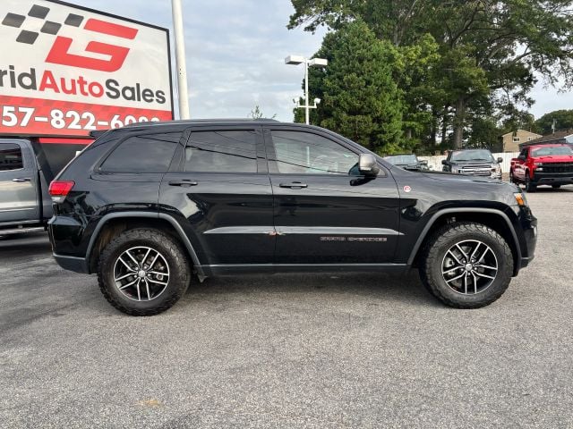 Pre-Owned 2017 Jeep Grand Cherokee Trailhawk Sport Utility 4D - photo - 1