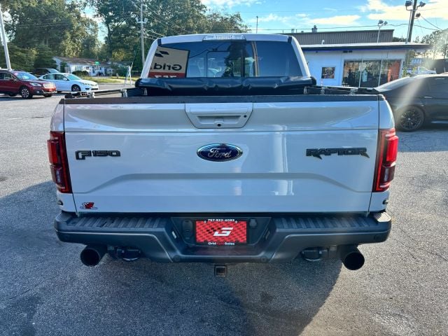 Pre-Owned 2017 Ford F150 SuperCrew Cab Raptor Pickup 4D 5 1/2 ft - photo - 3