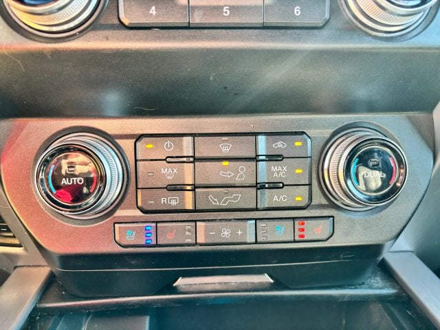 Pre-Owned 2019 Ford F150 SuperCrew Cab Platinum Pickup 4D 5 1/2 ft - photo - 24