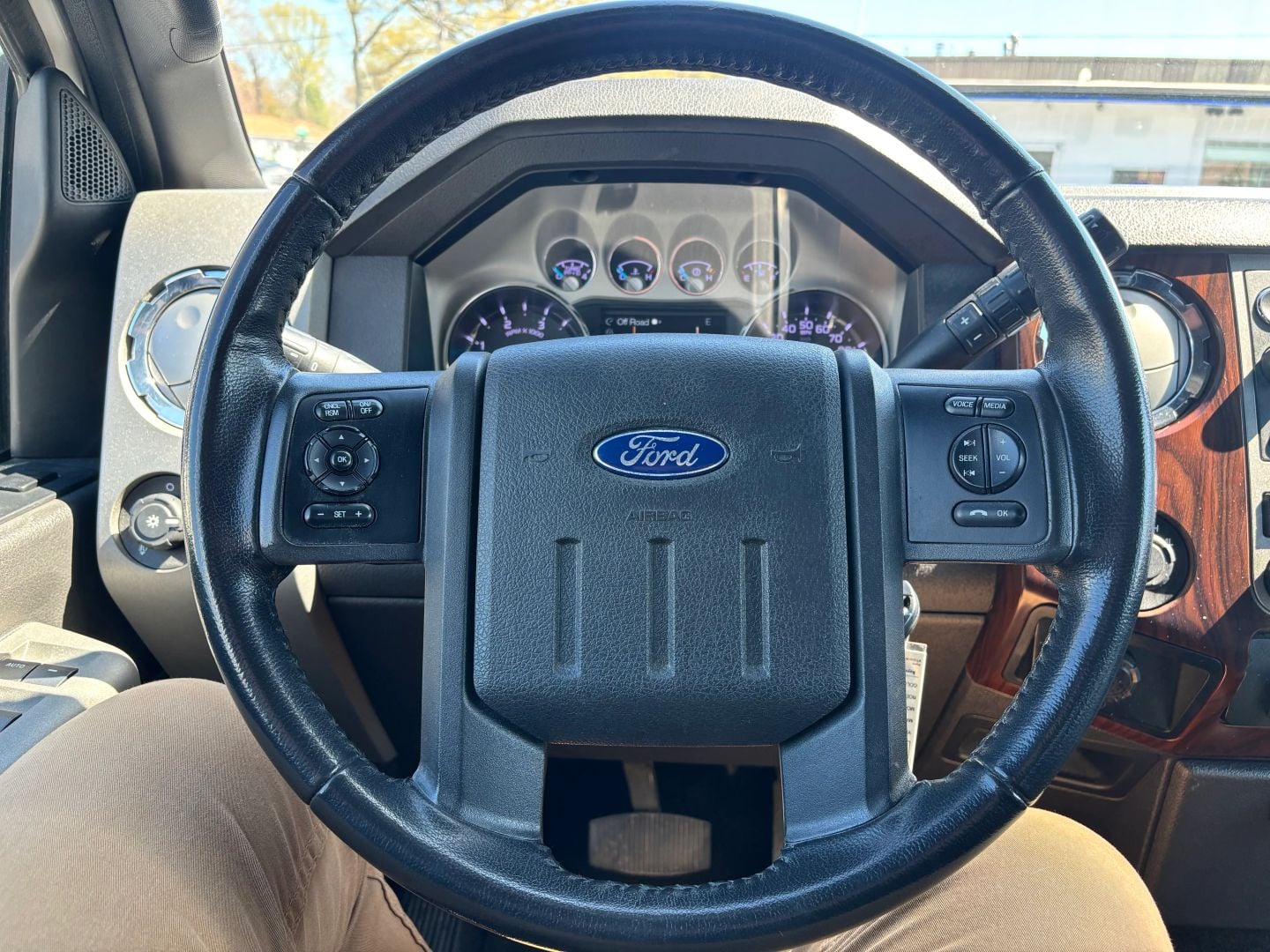 Pre-Owned 2012 FORD F250 SUPER DUTY CREW CAB LARIAT PICKUP 4D 8 FT - photo - 24