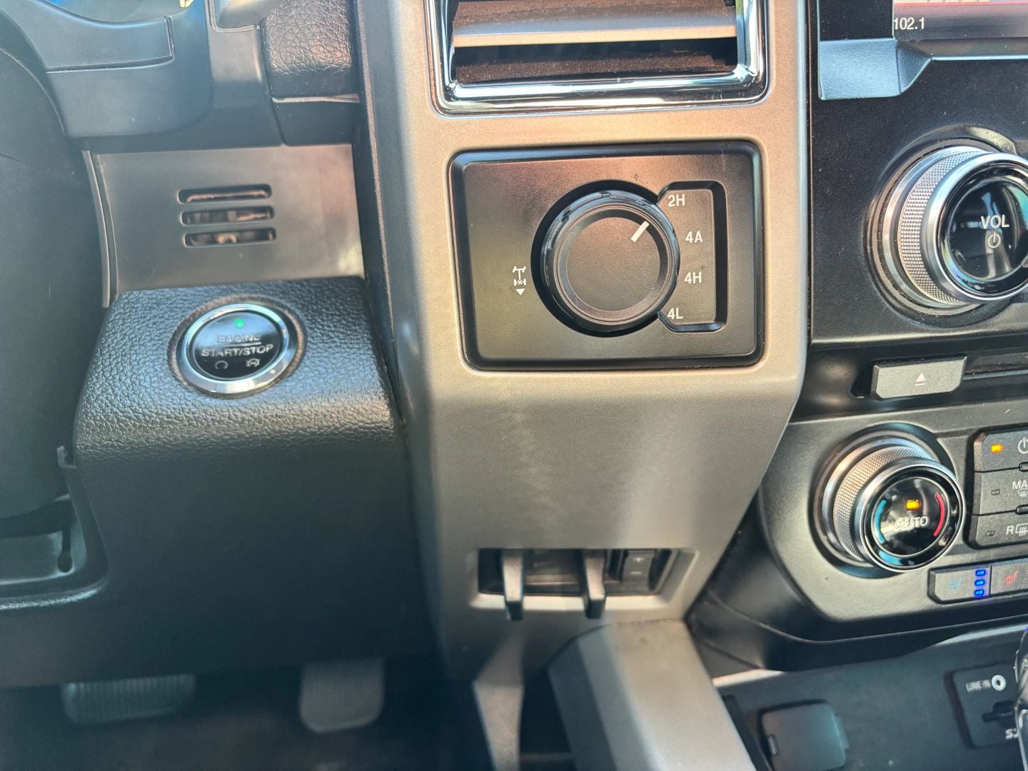 Pre-Owned 2015 FORD F150 SUPERCREW CAB LARIAT PICKUP 4D 5 1/2 FT - photo - 24
