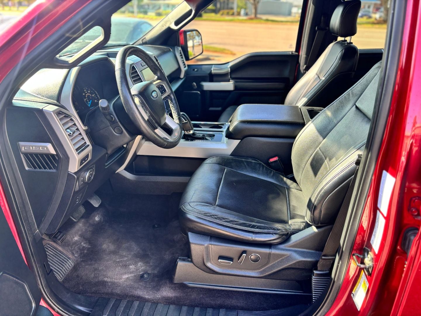 Pre-Owned 2015 FORD F150 SUPERCREW CAB LARIAT PICKUP 4D 5 1/2 FT - photo - 12