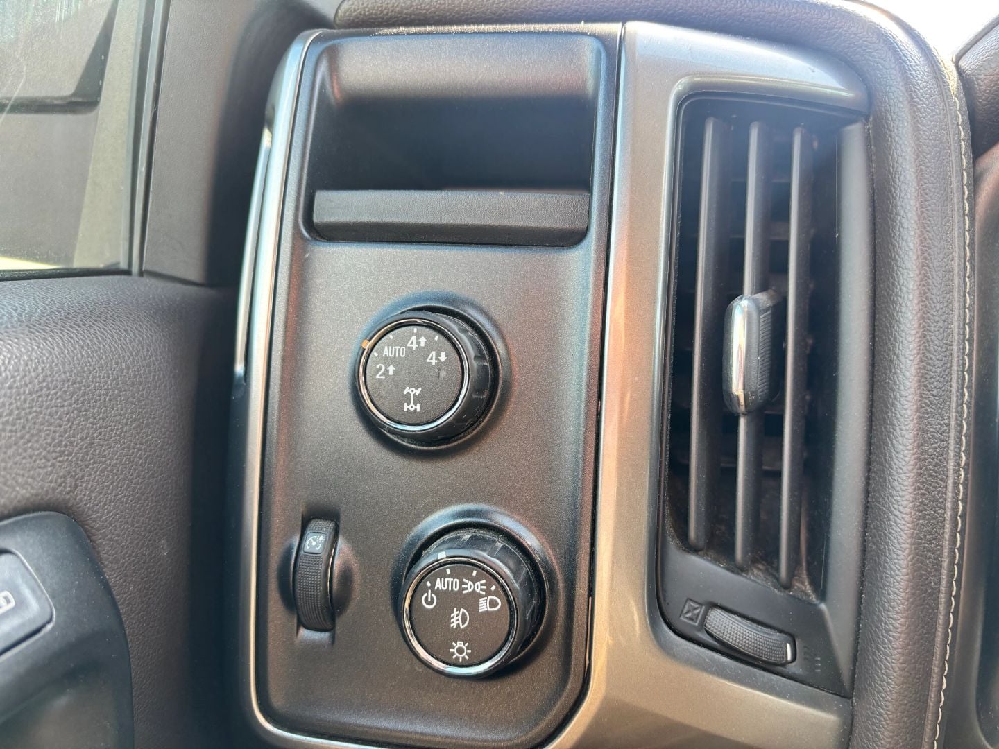 Pre-Owned 2014 CHEVROLET SILVERADO 1500 CREW CAB Z71 LTZ PICKUP 4D 5 3/4 FT - photo - 23