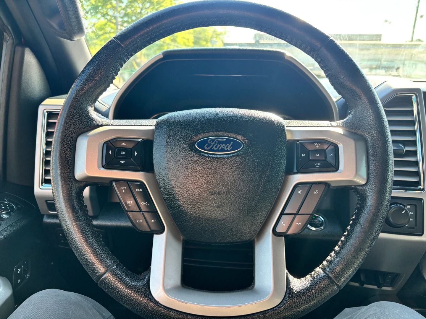 Pre-Owned 2015 FORD F150 SUPERCREW CAB LARIAT PICKUP 4D 5 1/2 FT - photo - 29