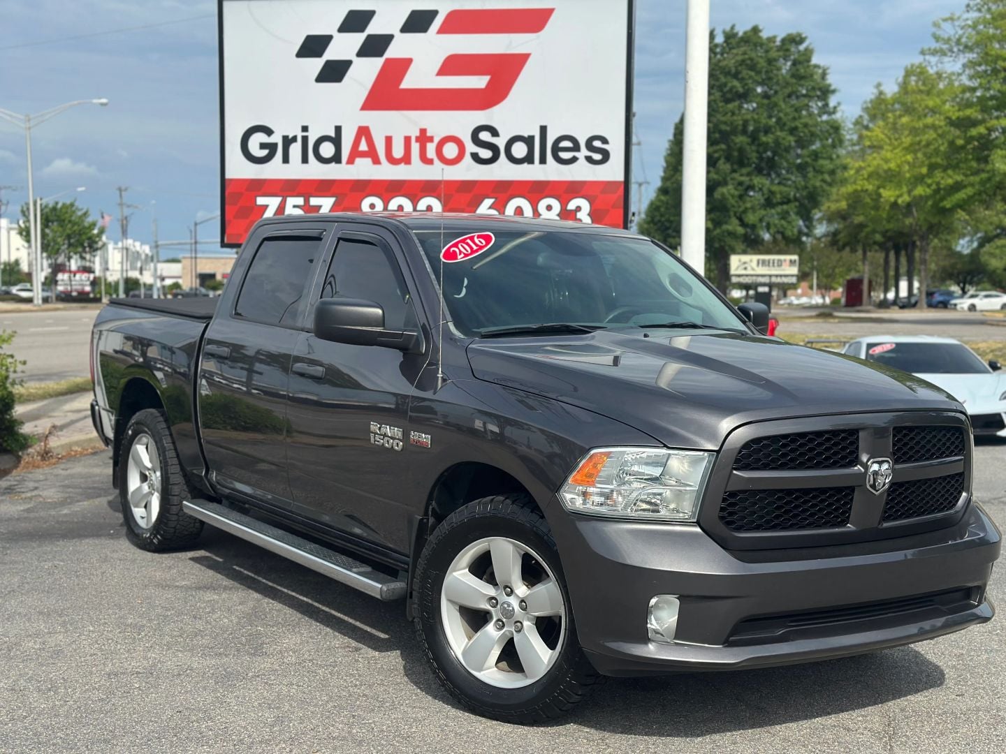 Pre-Owned 2016 RAM 1500 CREW CAB EXPRESS PICKUP 4D 5 1/2 FT - photo - 0