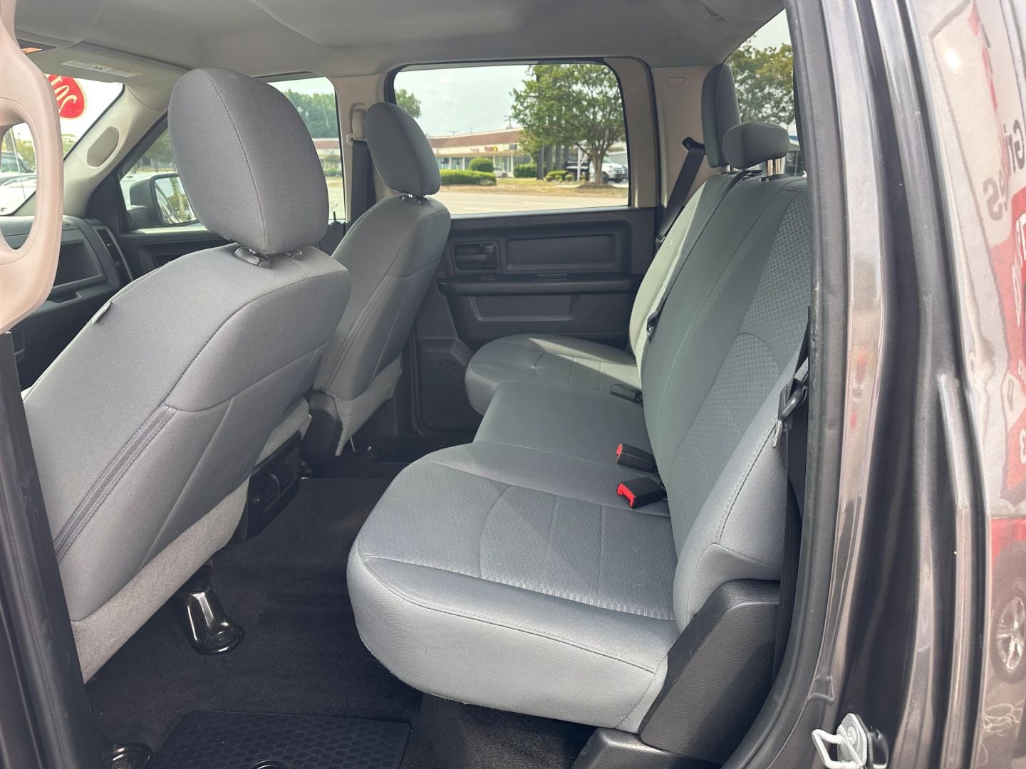 Pre-Owned 2016 RAM 1500 CREW CAB EXPRESS PICKUP 4D 5 1/2 FT - photo - 17