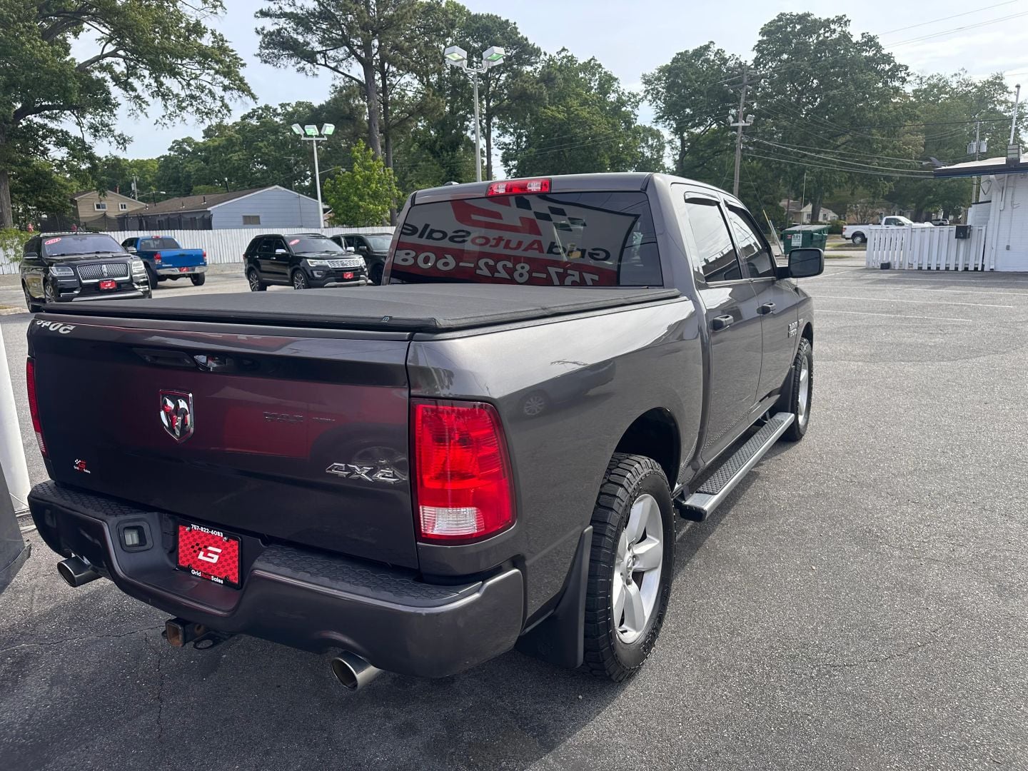 Pre-Owned 2016 RAM 1500 CREW CAB EXPRESS PICKUP 4D 5 1/2 FT - photo - 2