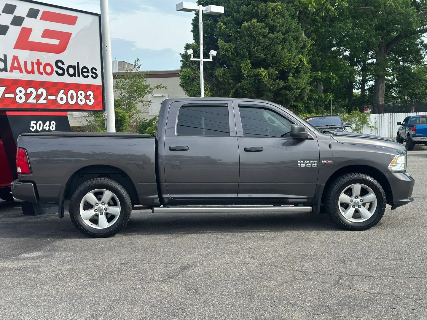 Pre-Owned 2016 RAM 1500 CREW CAB EXPRESS PICKUP 4D 5 1/2 FT - photo - 1