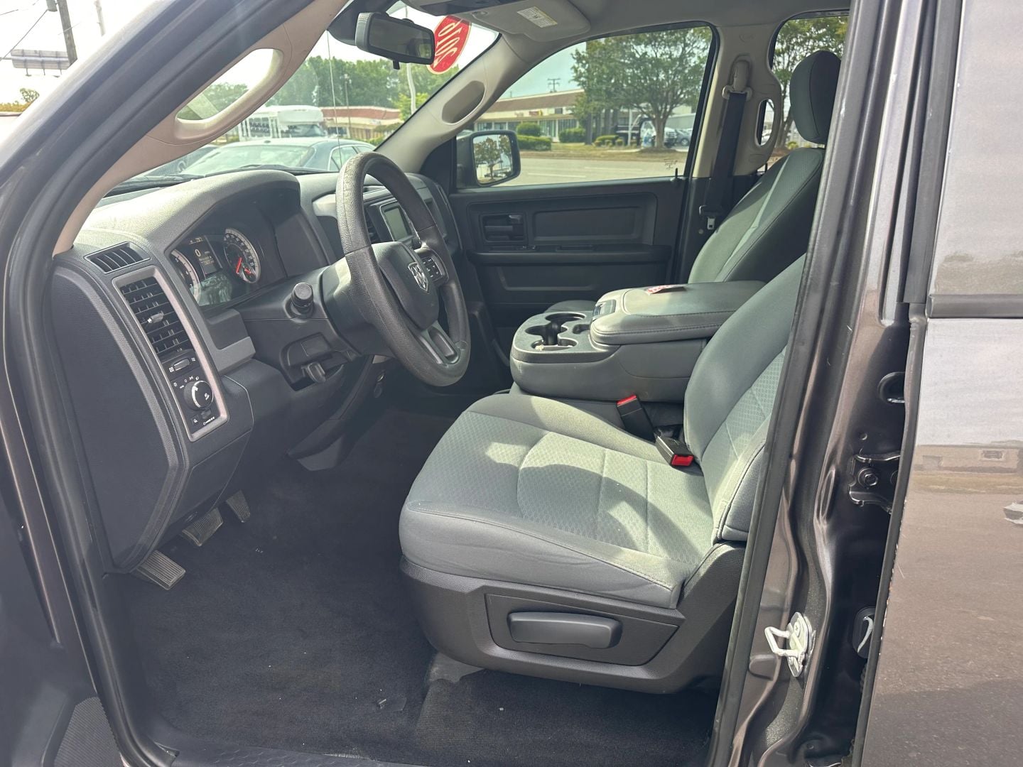 Pre-Owned 2016 RAM 1500 CREW CAB EXPRESS PICKUP 4D 5 1/2 FT - photo - 15